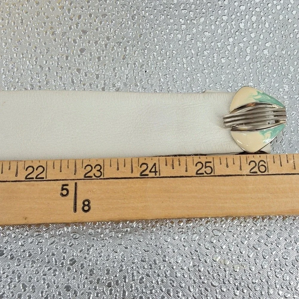 Unbranded vintage cream
